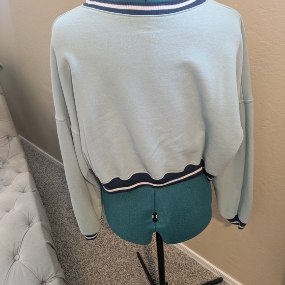 Hollister Cropped Women's Crewneck Manhattan Sweater - Mint Blue - Picture 5 of 6